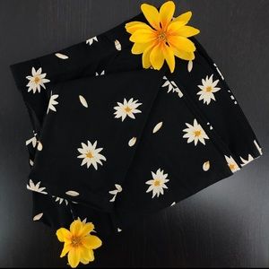 ⭐️HP⭐️ Torrid Daisy Print Full Length Leggings